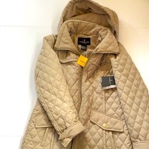 London fog mid-weight quilted jacket with hood.